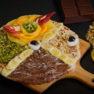 alhareef spicial with fruits Pastry