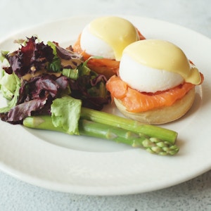 Eggs Benedict بيض بنديكت