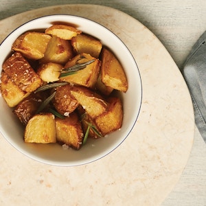 Rosemary & Roasted Garlic Potato - بطاطا مشوية بإكليل الجبل