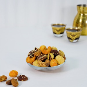 Mix Nuts with fruit - مكسرات متنوعه مع فواكه مجففه