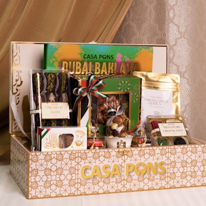 WHITE NATIONAL DAY GIFT BASKET - LARGE