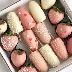 Chocolate Strawberries & Bananas "Pink Gradient"