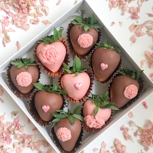 Chocolate Strawberries "Flower & Heart"