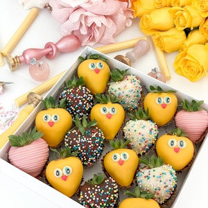 Chocolate Strawberries "Tweety Sunshine"