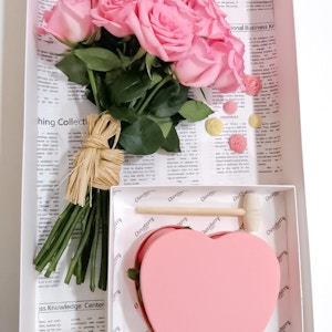 Exclusive Package Delicate Heart Shape "Customize your lid"