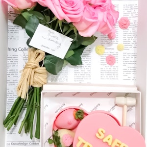 Exclusive Package Delicate Heart Shape "Safe Travels"