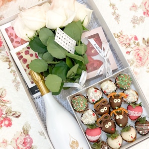 Exclusive Package White Roses "Christmas Gift"