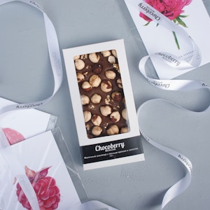 Milk Chocolate Bar with Hazelnut and Edible Gold Food