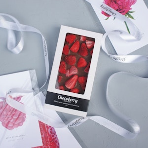 Milk Chocolate Bar with Dry Strawberries