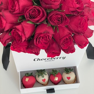 Premium Blush Red Garden Roses Box "Valentine"