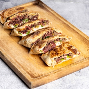 Small Feteer W Mixed Meat فطيرة صغيرة باللحوم المشكلة