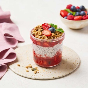 Mixed Berries Chia Granola Pot