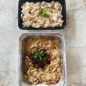 Family Main Course Beef Stroganoff with Rice (for 3) (عرض عائلي طبق يومي بيف ستروغانوف ل 3 أشخاص )