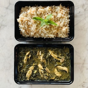 Family Main Course Chicken Mulukhieh with Rice (for 3) ( عرض عائلي ملوخيه عادجاج مع الرز ل 3 أشخاص )