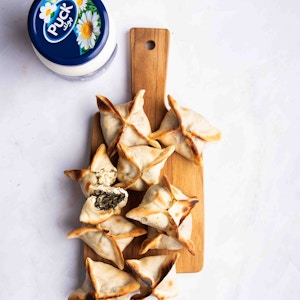 Spinach Fatayer With Puck Cheese (1 Pc)