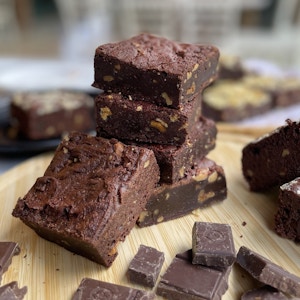 Chocolate fudge brownies (v)