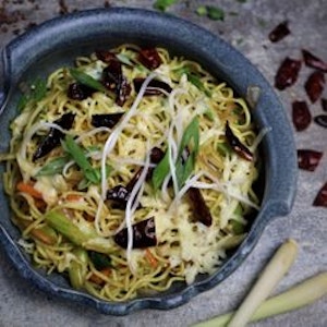 Veg Cheesy Hakka Noodles