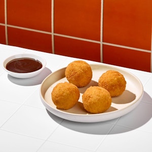 Tomato & Mozzarella Cheese Balls (4pcs)