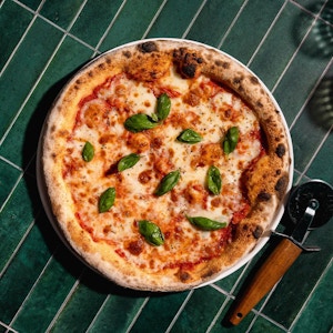 Classic Margherita Medium Pizza 11'